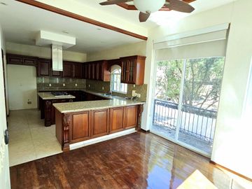 LAS CAÑADAS HERMOSA CASA EN VENTA A CAMPO DE GOLF CON ALBERCA Y LA MEJOR VISTA