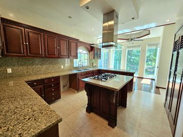 LAS CAÑADAS HERMOSA CASA EN VENTA A CAMPO DE GOLF CON ALBERCA Y LA MEJOR VISTA