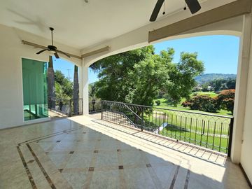 LAS CAÑADAS HERMOSA CASA EN VENTA A CAMPO DE GOLF CON ALBERCA Y LA MEJOR VISTA