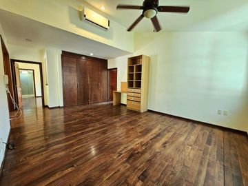 LAS CAÑADAS HERMOSA CASA EN VENTA A CAMPO DE GOLF CON ALBERCA Y LA MEJOR VISTA