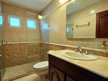 LAS CAÑADAS HERMOSA CASA EN VENTA A CAMPO DE GOLF CON ALBERCA Y LA MEJOR VISTA