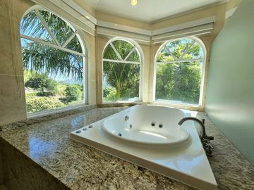 LAS CAÑADAS HERMOSA CASA EN VENTA A CAMPO DE GOLF CON ALBERCA Y LA MEJOR VISTA