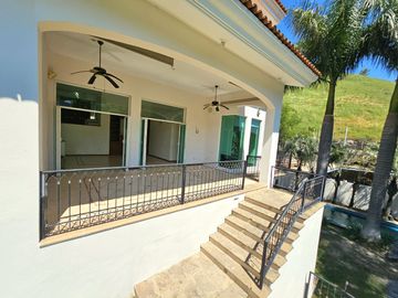LAS CAÑADAS HERMOSA CASA EN VENTA A CAMPO DE GOLF CON ALBERCA Y LA MEJOR VISTA