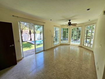 LAS CAÑADAS HERMOSA CASA EN VENTA A CAMPO DE GOLF CON ALBERCA Y LA MEJOR VISTA