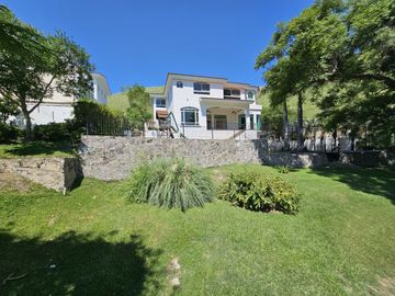 LAS CAÑADAS HERMOSA CASA EN VENTA A CAMPO DE GOLF CON ALBERCA Y LA MEJOR VISTA