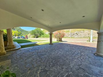 LAS CAÑADAS HERMOSA CASA EN VENTA A CAMPO DE GOLF CON ALBERCA Y LA MEJOR VISTA