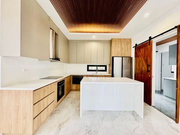 FOR SALE NEWLY MADE ELEGANT MODERN 2 STOREY HOUSE W/ POOL IN TAGAYTAY