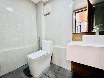 FOR SALE NEWLY MADE ELEGANT MODERN 2 STOREY HOUSE W/ POOL IN TAGAYTAY