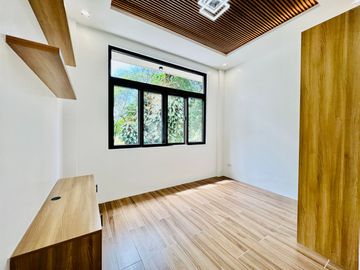 FOR SALE NEWLY MADE ELEGANT MODERN 2 STOREY HOUSE W/ POOL IN TAGAYTAY