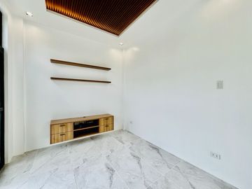 FOR SALE NEWLY MADE ELEGANT MODERN 2 STOREY HOUSE W/ POOL IN TAGAYTAY