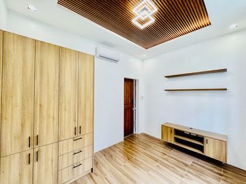 FOR SALE NEWLY MADE ELEGANT MODERN 2 STOREY HOUSE W/ POOL IN TAGAYTAY
