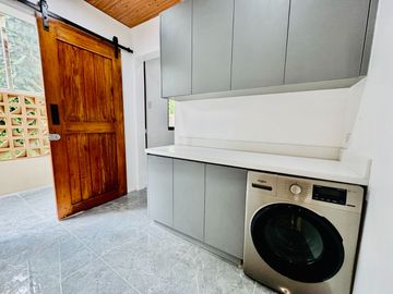 FOR SALE NEWLY MADE ELEGANT MODERN 2 STOREY HOUSE W/ POOL IN TAGAYTAY