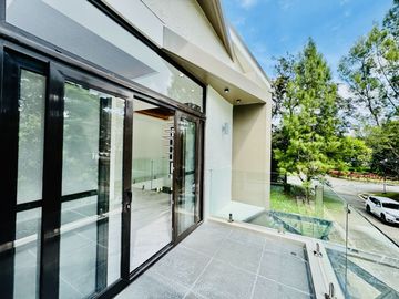 FOR SALE NEWLY MADE ELEGANT MODERN 2 STOREY HOUSE W/ POOL IN TAGAYTAY