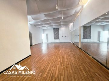 VENDO CASA área 282.10m² 6 Estacionamientos – SAN ISIDRO