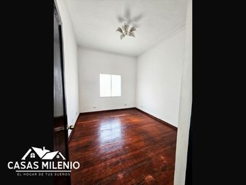 VENDO CASA área 282.10m² 6 Estacionamientos – SAN ISIDRO