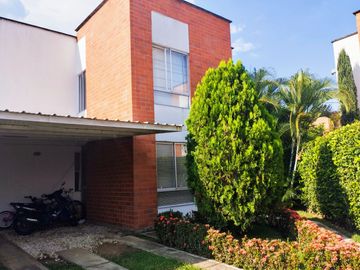 VENDO CASA EN LA MORADA CALI VALLE DEL CAUCA