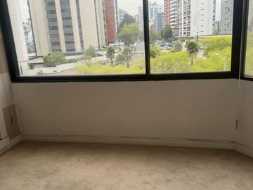 Departamento de Venta, Sector González Suarez, cerca al Hotel Quito