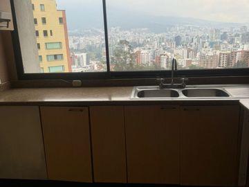 Departamento de Venta, Sector González Suarez, cerca al Hotel Quito