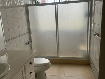 Departamento de Venta, Sector González Suarez, cerca al Hotel Quito