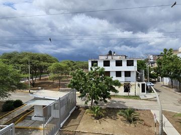 VENTA DE DEPARTAMENTO EN EL PRIMER PISO AL COSTADO DE LA UDEP URB.LAGUNAS DEL CHIPE