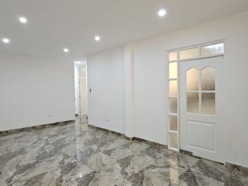 VENTA DE DEPARTAMENTO EN EL PRIMER PISO AL COSTADO DE LA UDEP URB.LAGUNAS DEL CHIPE