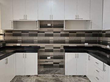 VENTA DE DEPARTAMENTO EN EL PRIMER PISO AL COSTADO DE LA UDEP URB.LAGUNAS DEL CHIPE