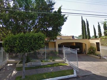 CASA 4 RECAMARAS, 3.5 BAÑOS, 3 ESTACIONAMIENTOS, CERCA DEL CLUB CAMPESTRE