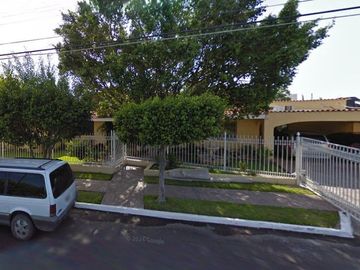 CASA 4 RECAMARAS, 3.5 BAÑOS, 3 ESTACIONAMIENTOS, CERCA DEL CLUB CAMPESTRE