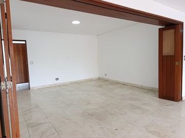 Ocasión: Vendo departamento de 229 m2 en zona exclusiva de San Isidro a excelente precio..