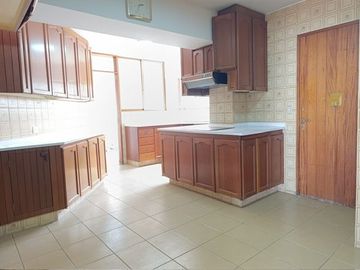 Ocasión: Vendo departamento de 229 m2 en zona exclusiva de San Isidro a excelente precio..