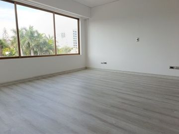 Ocasión: Vendo departamento de 229 m2 en zona exclusiva de San Isidro a excelente precio..