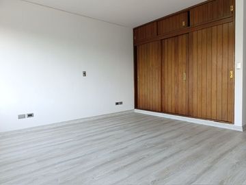 Ocasión: Vendo departamento de 229 m2 en zona exclusiva de San Isidro a excelente precio..