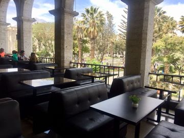 HOSTAL EN VENTA - PLAZA DE ARMAS DE AREQUIPA