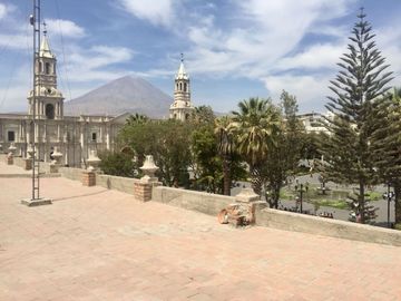 HOSTAL EN VENTA - PLAZA DE ARMAS DE AREQUIPA