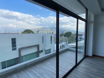 Departamento de venta en Cumbaya, edificio inteligente. 3 dormitorios estudio/estar