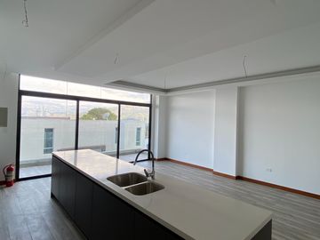 Departamento de venta en Cumbaya, edificio inteligente. 3 dormitorios estudio/estar