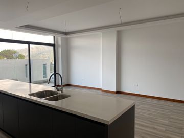 Departamento de venta en Cumbaya, edificio inteligente. 3 dormitorios estudio/estar