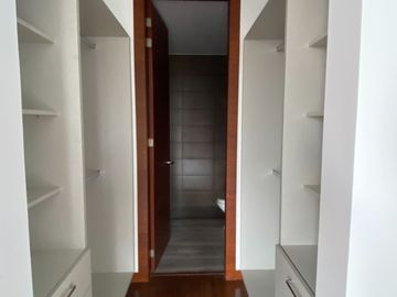 Departamento de venta en Cumbaya, edificio inteligente. 3 dormitorios estudio/estar