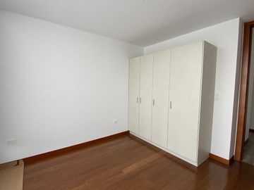 Departamento de venta en Cumbaya, edificio inteligente. 3 dormitorios estudio/estar