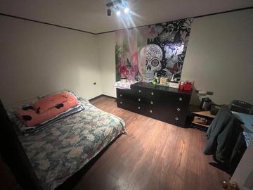 Casa Ampliada en Terreno de 735 m² en Lomas de lo Aguirre, Pudahuel.