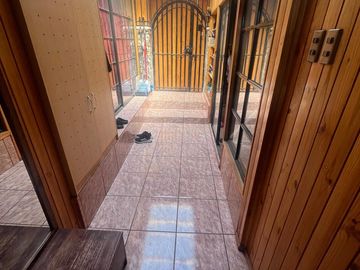 Casa Ampliada en Terreno de 735 m² en Lomas de lo Aguirre, Pudahuel.