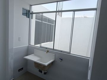 excelente ubicación departamento de 2 habitaciones san Hilarión SJL