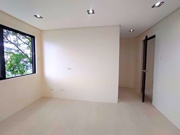 Newly Built 3Storey Triplex House & Lot for Sale in Pilar Village Las Piñas City