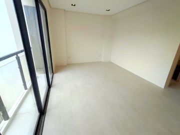 Newly Built 3Storey Triplex House & Lot for Sale in Pilar Village Las Piñas City