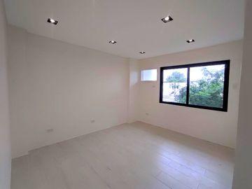 Newly Built 3Storey Triplex House & Lot for Sale in Pilar Village Las Piñas City