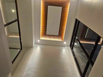 5-Bedroom Modern House For Sale in Taytay Rizal