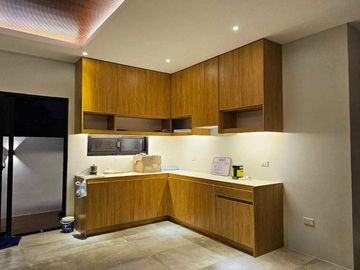 5-Bedroom Modern House For Sale in Taytay Rizal