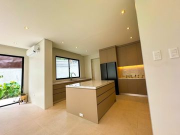 Spacious Modern Contemporary Single Attached for sale in BF Resorts Village, Las Piñas City