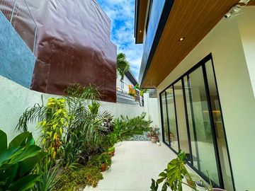 Spacious Modern Contemporary Single Attached for sale in BF Resorts Village, Las Piñas City