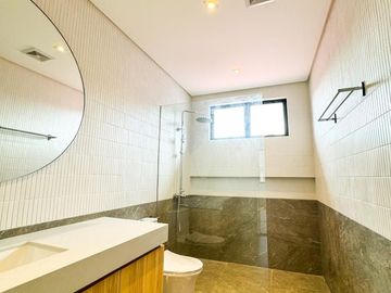 Spacious Modern Contemporary Single Attached for sale in BF Resorts Village, Las Piñas City